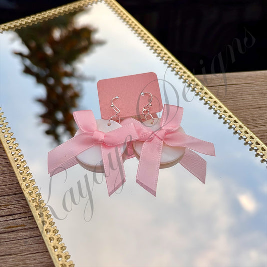 40mm White Circle Shells with Pink Bow